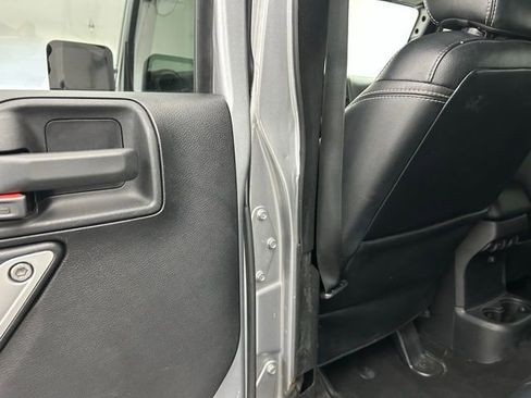 Used 2015 Jeep Wrangler Unlimited Sahara w/ Connectivity Group image 26