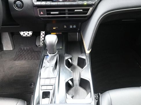 Used 2025 Toyota Camry SE image 9