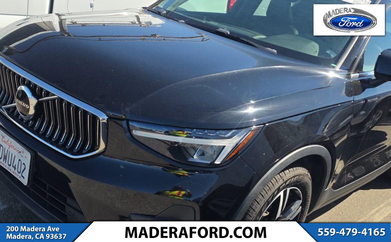 Used 2023 Volvo XC40 B5 Plus AWD/4WD image 1