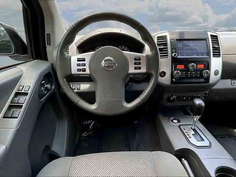 Used 2021 Nissan Frontier SV w/ Midnight Edition Floor Mats AWD/4WD image 11