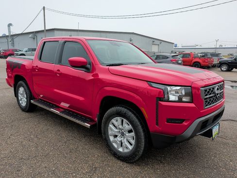 Used 2022 Nissan Frontier SV w/ Graphics Package image 2