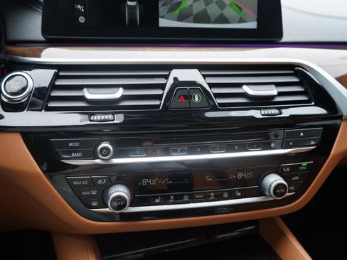 Used 2018 BMW 530e xDrive image 38