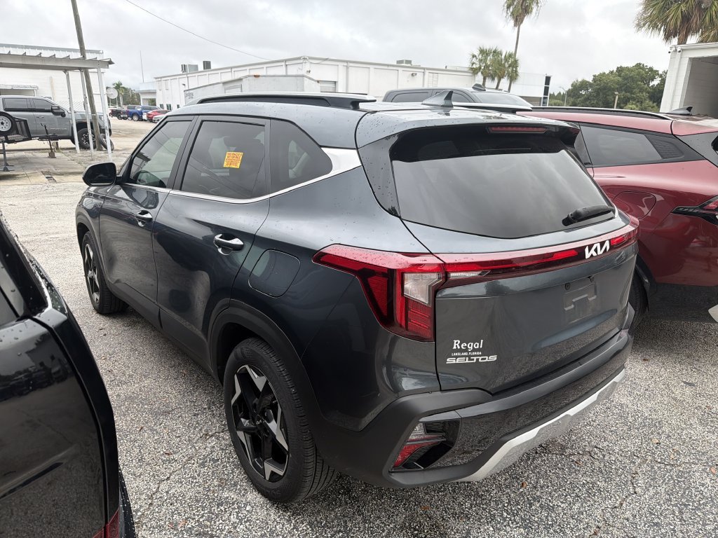 Certified 2025 Kia Seltos EX w/ EX Sunroof Package FWD image 4
