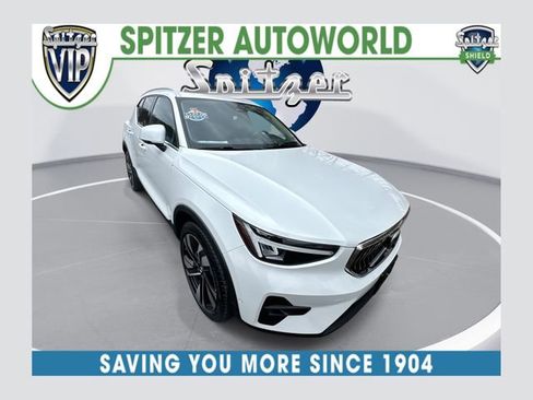 Used 2023 Volvo XC40 B5 Plus w/ Climate Package image 1