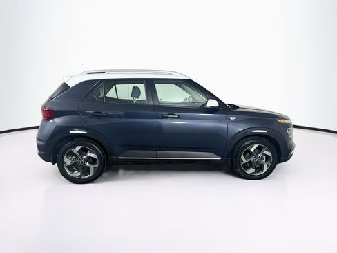 Used 2023 Hyundai Venue Limited FWD image 10