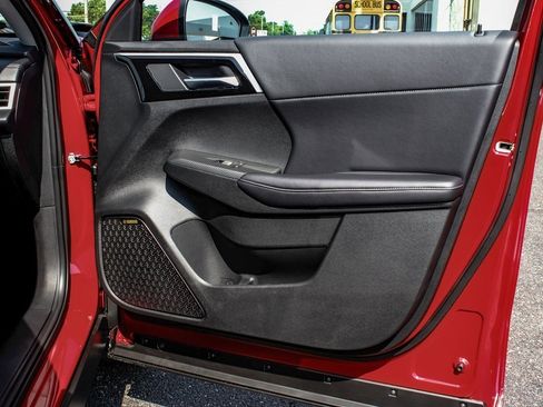 New 2025 Mitsubishi Outlander SE image 13