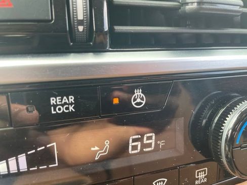 Used 2025 Nissan Pathfinder Platinum FWD image 28