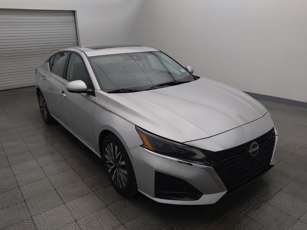 Used 2023 Nissan Altima 2.5 SV w/ SV Premium Package FWD image 13