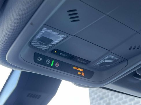 Used 2021 Chevrolet Equinox LS image 12