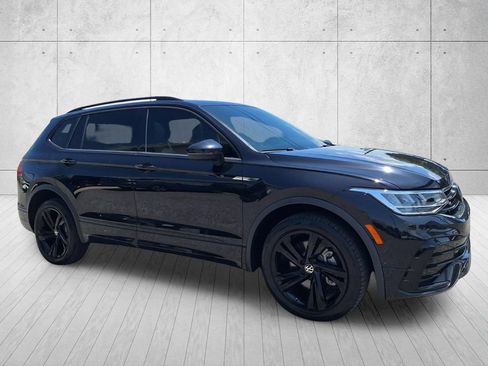 Used 2024 Volkswagen Tiguan SE R-Line FWD image 3