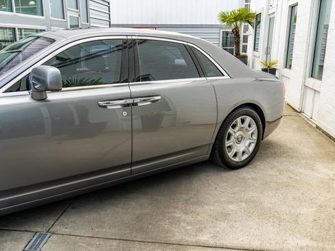 Used 2010 Rolls-Royce Ghost RWD image 7
