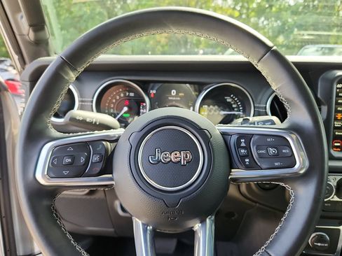 Used 2022 Jeep Wrangler Unlimited Sahara w/ Safety Group AWD/4WD image 19