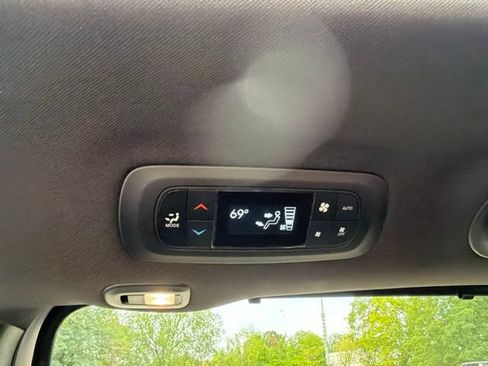 Used 2026 Chrysler Pacifica Select AWD/4WD image 24