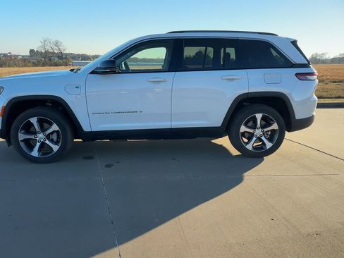 New 2023 Jeep Grand Cherokee 4WD 4xe w/ Luxury Tech Group II image 6