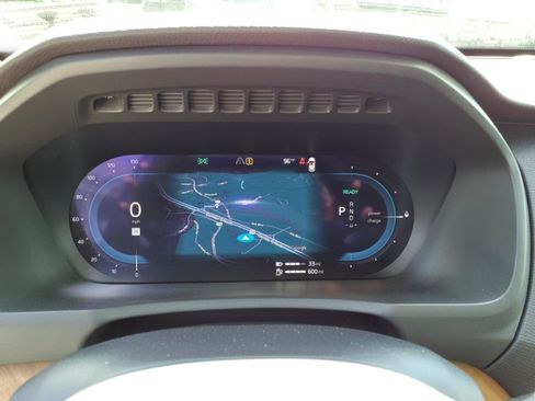 Certified 2025 Volvo XC90 T8 Core w/ Climate Package image 17