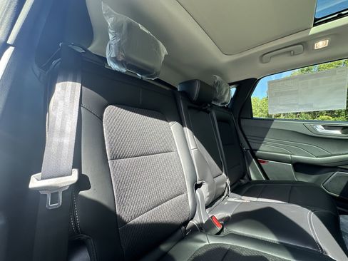 New 2025 Ford Escape SE image 30