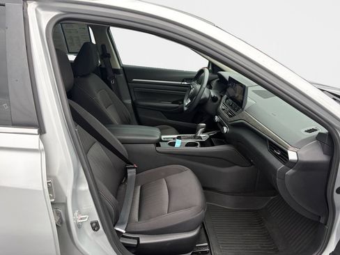 Used 2023 Nissan Altima 2.5 SV w/ SV Premium Package FWD image 19