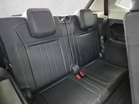 Used 2022 Volkswagen Tiguan SE FWD image 21