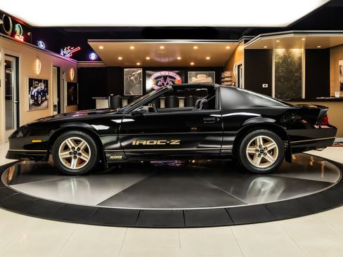 Used 1987 Chevrolet Camaro Z28 RWD image 19