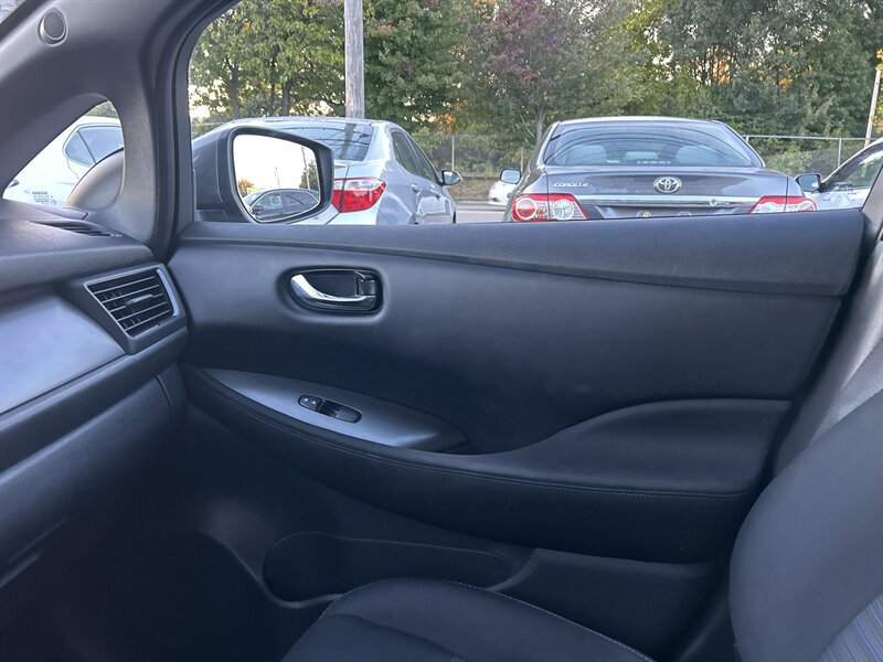 Used 2019 Nissan Leaf S w/ S Charge Package FWD image 12