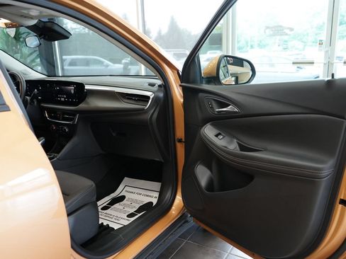 Used 2025 Buick Encore GX Preferred FWD image 37