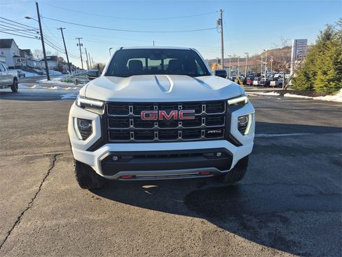 Used 2025 GMC Canyon AT4 w/ Technology Plus Package image 10