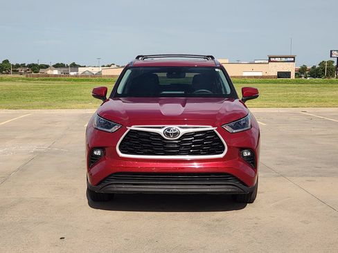 Used 2021 Toyota Highlander XLE FWD image 6