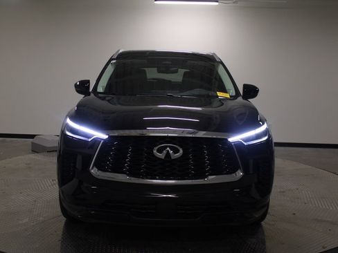 Certified 2025 INFINITI QX60 Luxe w/ Vision Package image 10