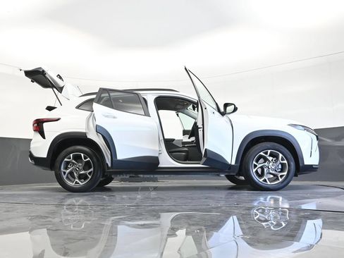 Used 2025 Chevrolet Trax LT FWD image 25