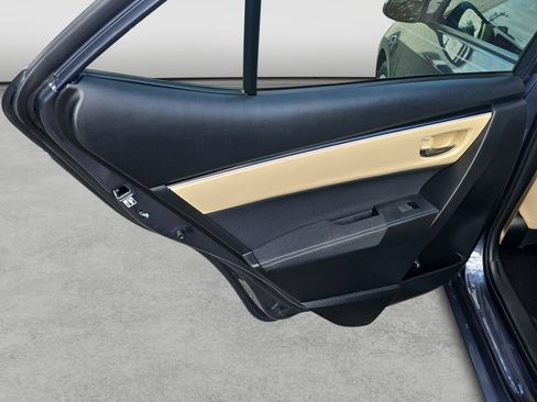 Used 2017 Toyota Corolla LE FWD image 33