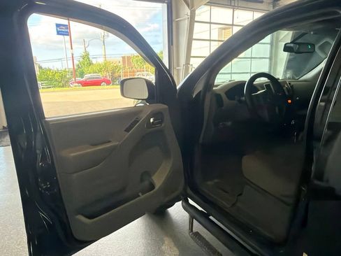 Used 2018 Nissan Frontier SV w/ Value Truck Package AWD/4WD image 5