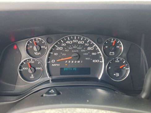 Used 2018 Chevrolet Express 2500 w/ Driver Convenience Package RWD image 21