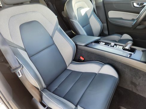 Used 2022 Volvo XC60 B5 R-Design w/ Advanced Package image 11