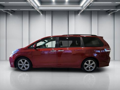 Used 2018 Toyota Sienna SE FWD image 8