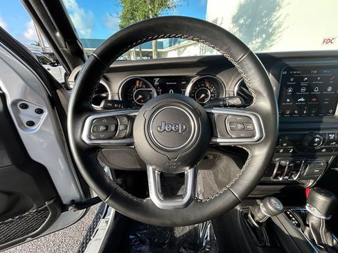 Used 2022 Jeep Gladiator Overland w/ Popular Equipment Package AWD/4WD image 16