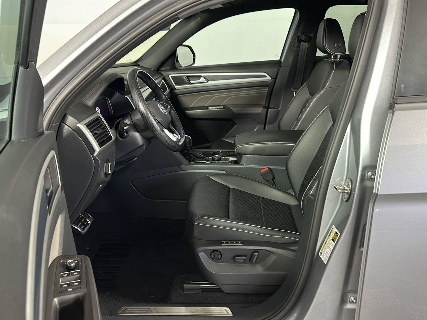 Used 2023 Volkswagen Atlas Cross Sport SEL R-Line AWD/4WD image 13