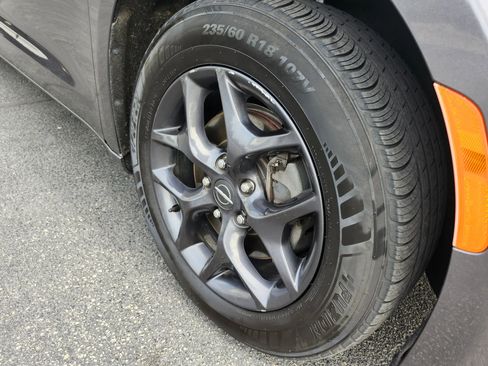 Used 2020 Chrysler Pacifica Limited w/ S Appearance Package FWD image 47