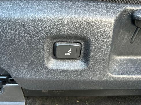 Certified 2025 Toyota Tacoma SR image 16