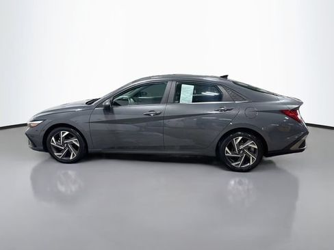 Used 2024 Hyundai Elantra SEL w/ Convenience Package FWD image 9