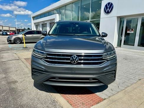 Used 2024 Volkswagen Tiguan SE AWD/4WD image 2