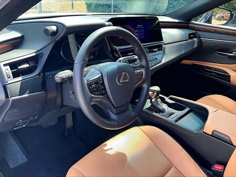 Used 2024 Lexus ES 350 w/ Premium Package image 18