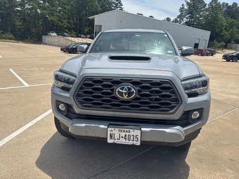 Used 2020 Toyota Tacoma TRD Sport w/ TRD Premium Sport Package AWD/4WD image 4