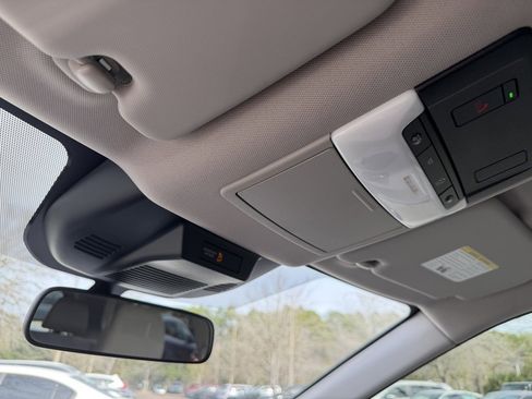 Used 2023 Nissan Rogue SV image 26