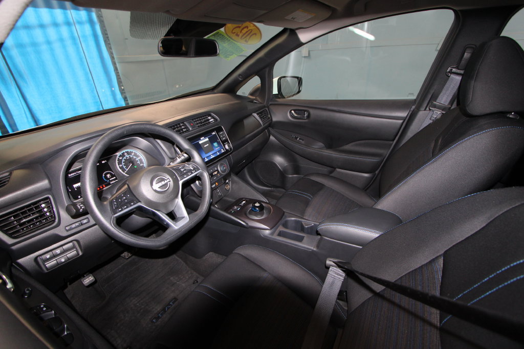 Used 2025 Nissan Leaf S FWD image 2