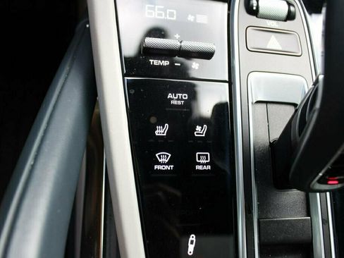 Used 2019 Porsche Cayenne Turbo AWD/4WD image 32
