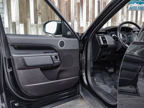 Used 2019 Land Rover Discovery SE image 10