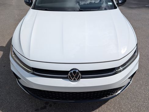 Used 2025 Volkswagen Jetta Sport FWD image 12