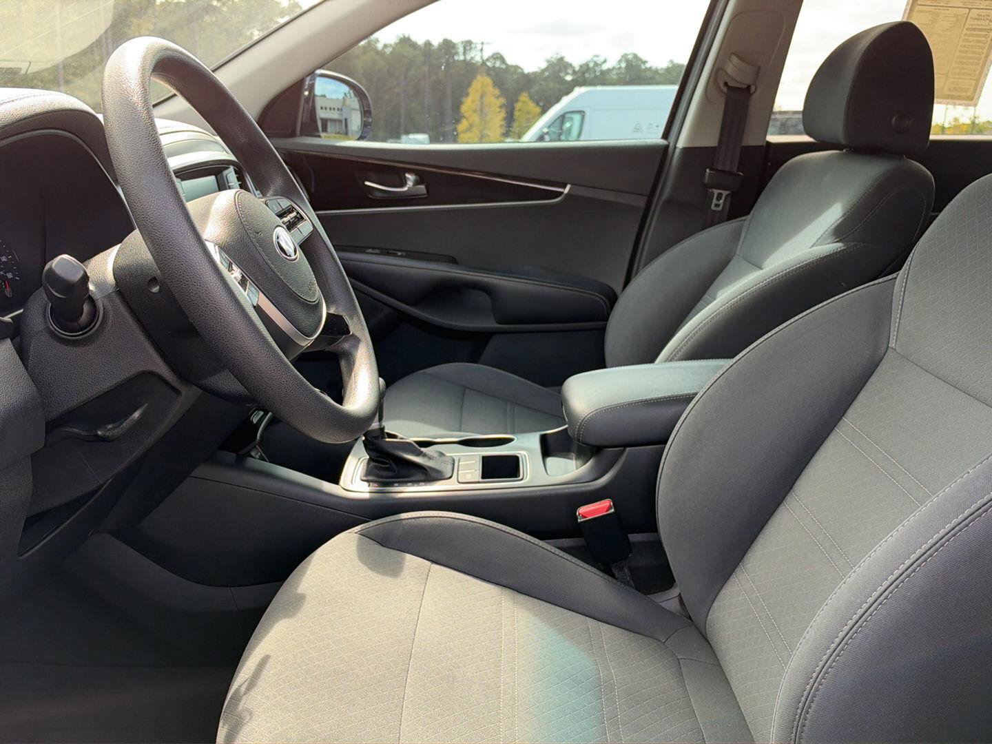 Used 2020 Kia Sorento LX FWD image 18