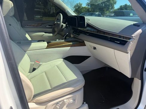 Used 2021 Cadillac Escalade Premium Luxury Platinum AWD/4WD image 32