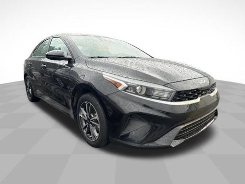 Used 2023 Kia Forte LXS FWD image 3